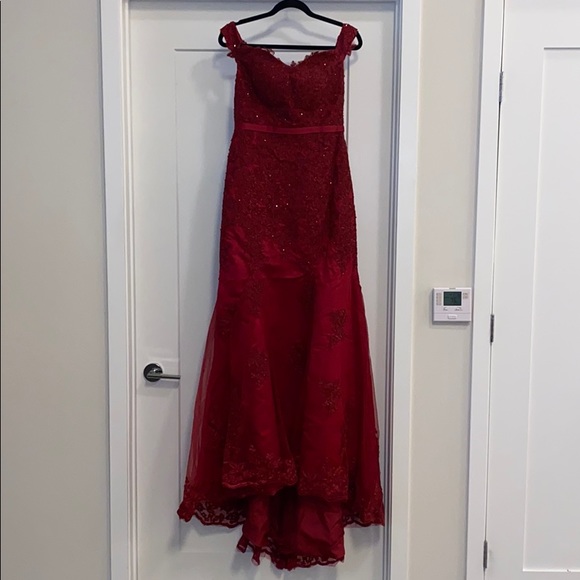 Formal Mermaid Dress in Deep Red size 10 but is more like 8 - Picture 1 of 9